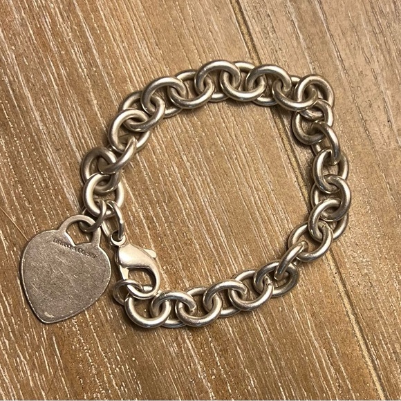 Tiffany and Co. 8” Sterling Silver Bracelet with a 1” Charm. - Picture 6 of 11